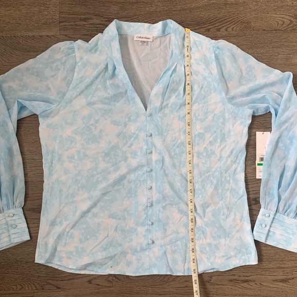 Calvin Klein Printed V-Neck Blouse - Size L - Blue - NWT - Picture 7 of 11